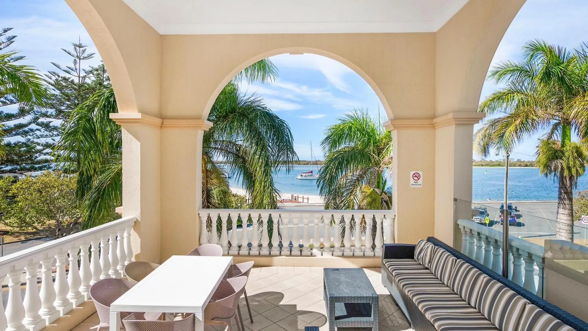 Couture Comfort - Luxe Chanel Themed Apartment Gold Coast 0*,  Australia
